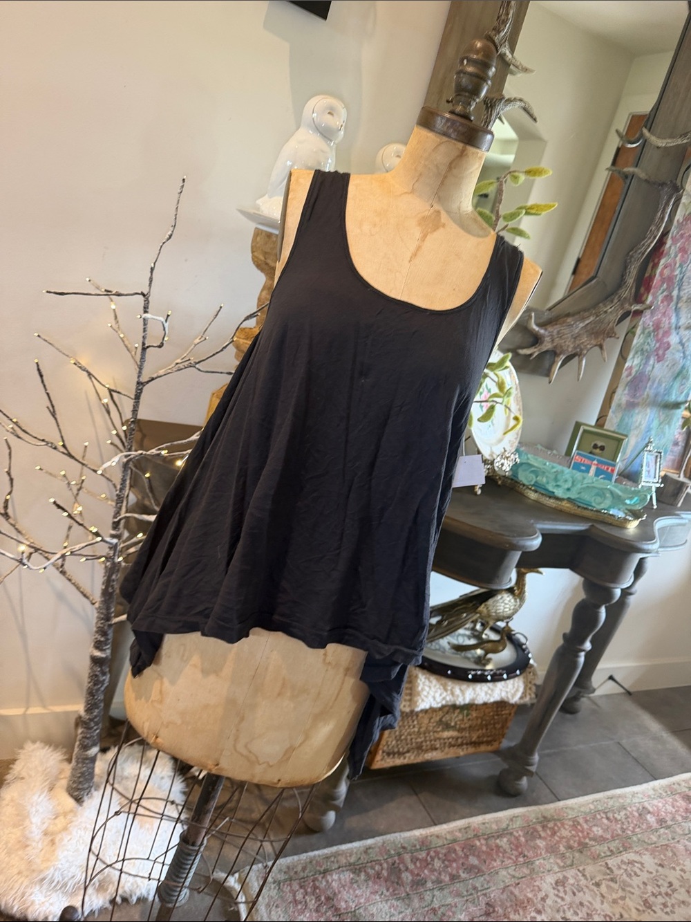 Seneca Rising Black Sleeveless Flowing Tank Top - 2